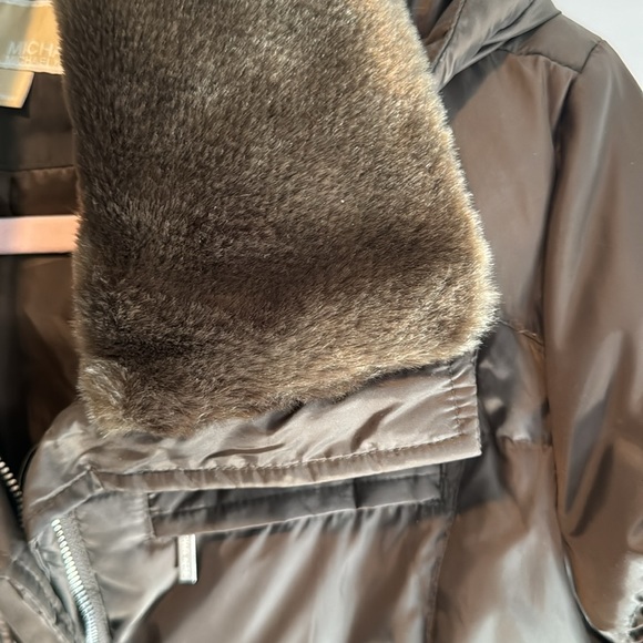 Michael Kors Puffer w/ hood & faux fur collar winter jacket Small midi - Picture 4 of 8
